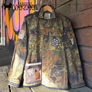 Remembrance Jacke mit Portraits der Hunde und coolen Statements und Designelementen
