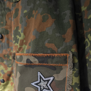 Remembrance Jacke mit Portraits der Hunde und coolen Statements und Designelementen