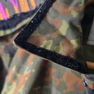 Remembrance Jacke mit Portraits der Hunde und coolen Statements und Designelementen