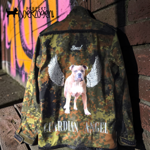 Remembrance Jacke mit Portraits der Hunde und coolen Statements und Designelementen