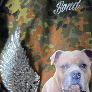 Remembrance Jacke mit Portraits der Hunde und coolen Statements und Designelementen