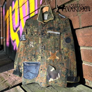 Gassi Jacke mit emotionalen Designelementen und Statementa