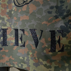 Gassi Jacke mit emotionalen Designelementen und Statementa